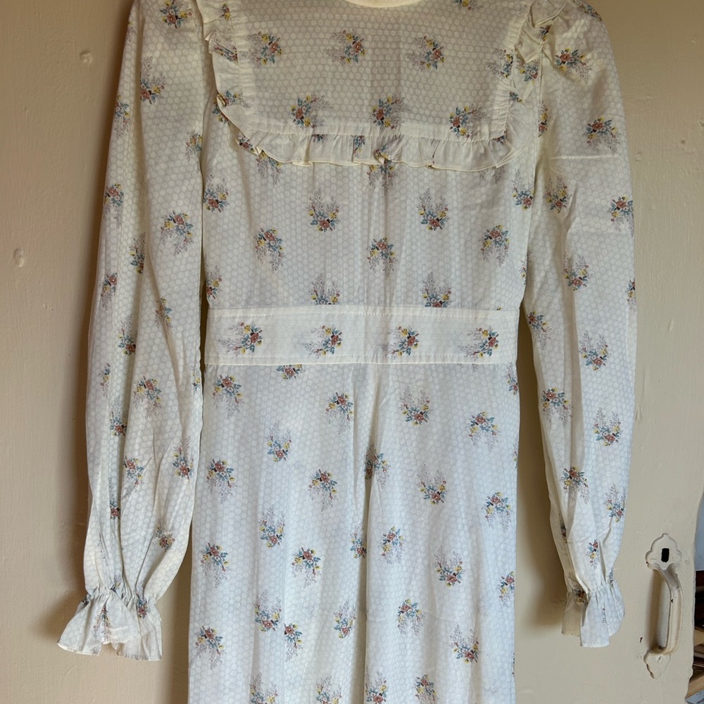 1950s Flower Bouquet Prairie Dress - Picture 2 of 4
